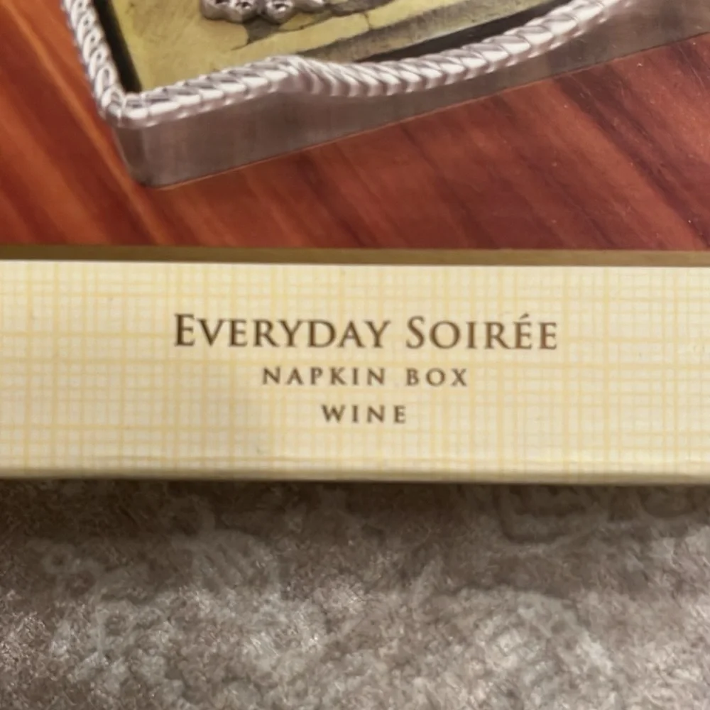 Brand New Lenox Everyday Soirée Wine Beverage Napkin Box Holder Grapes